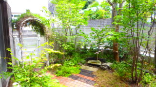 横須賀・葉山・逗子・鎌倉・湘南・川崎・横浜の庭づくりをしている彩葉苑がつくった横須賀市K様邸の植栽工事と造園外構工事の写真です。