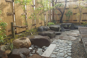 横須賀・葉山・逗子・鎌倉・湘南・横浜の庭づくりをしている彩葉苑がつくった横浜Ｈ様邸の茶庭の造園工事の写真です。
